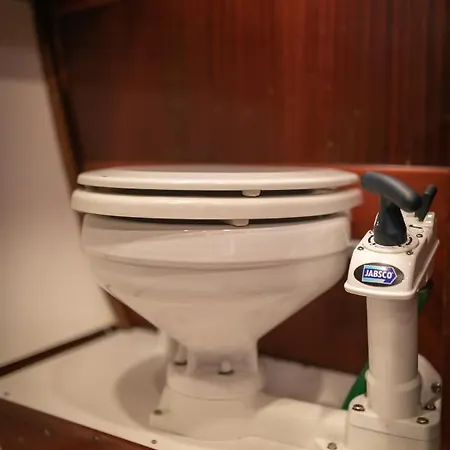 Marta Boat Πλωτό κατάλυμα *