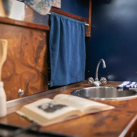 Πλωτό κατάλυμα Marta Boat *