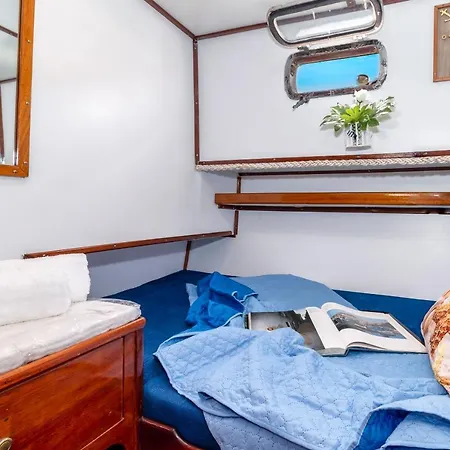 Marta Boat Πλωτό κατάλυμα Castelsardo