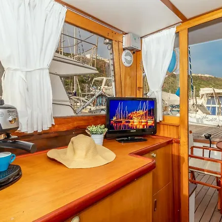Hotel en barco Marta Boat Castelsardo